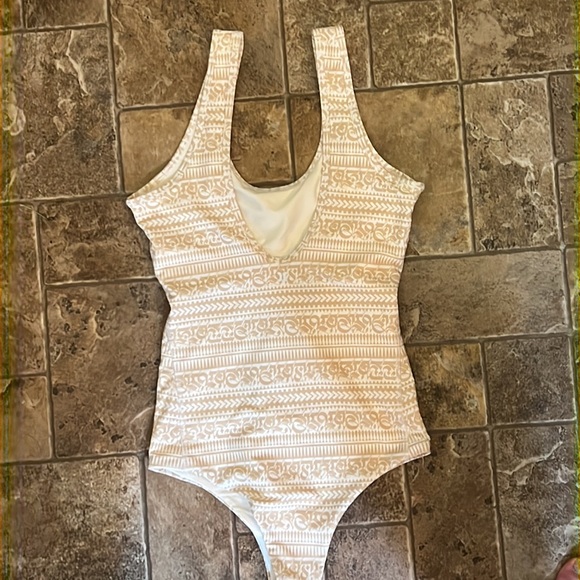 NWOT HURLEY | Printed One Piece Swimsuit | Size Small - Picture 3 of 11
